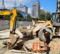 大鸡巴插骚逼淫水直流视频高温下的坚守｜道路建设者用汗水铺就畅通路